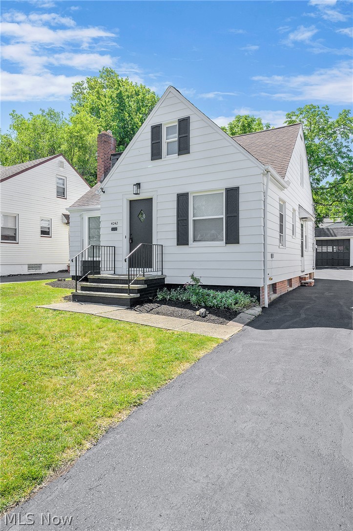 4242 Wilmington Road Cleveland, OH 44121 - Photo 3 of 22 Gallery Image 3