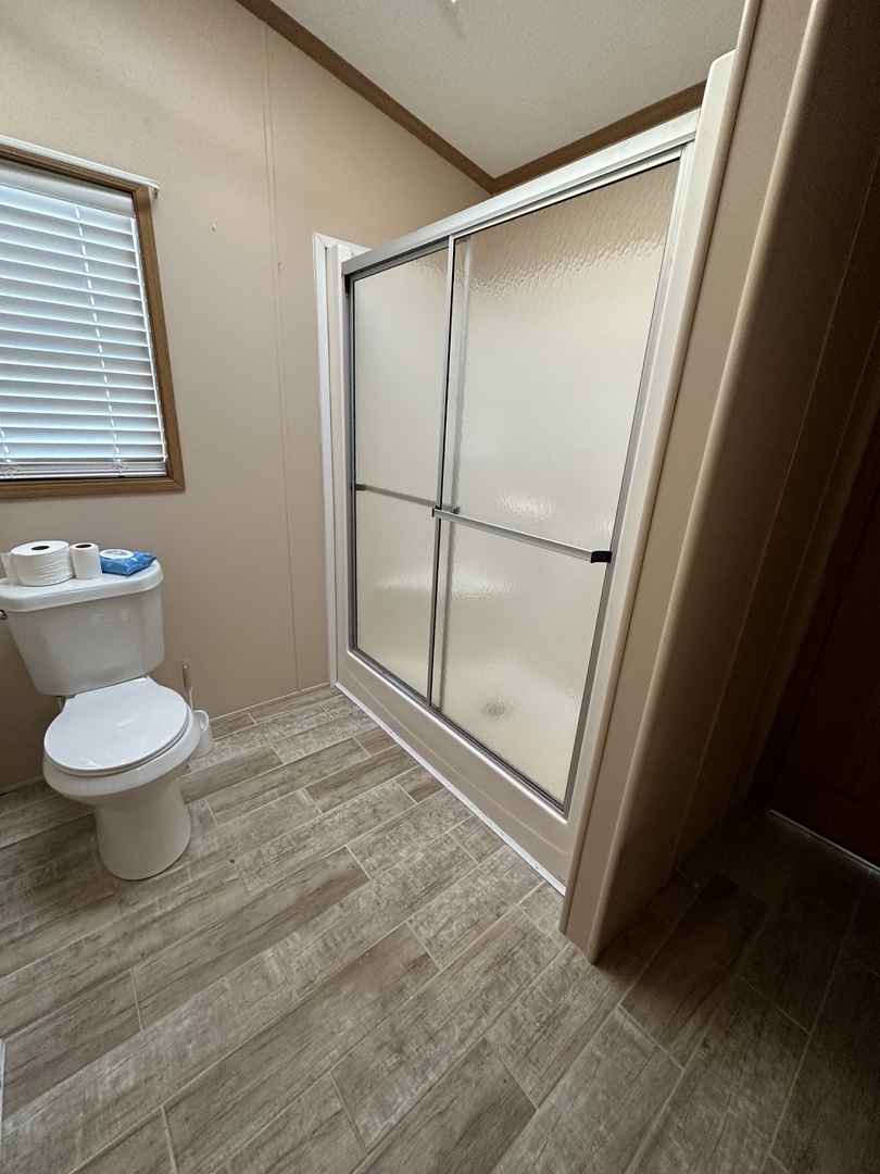 286 Blackthorn Road Matteson, IL 60443 - Photo 15 of 28 a bathroom with a toilet and a shower