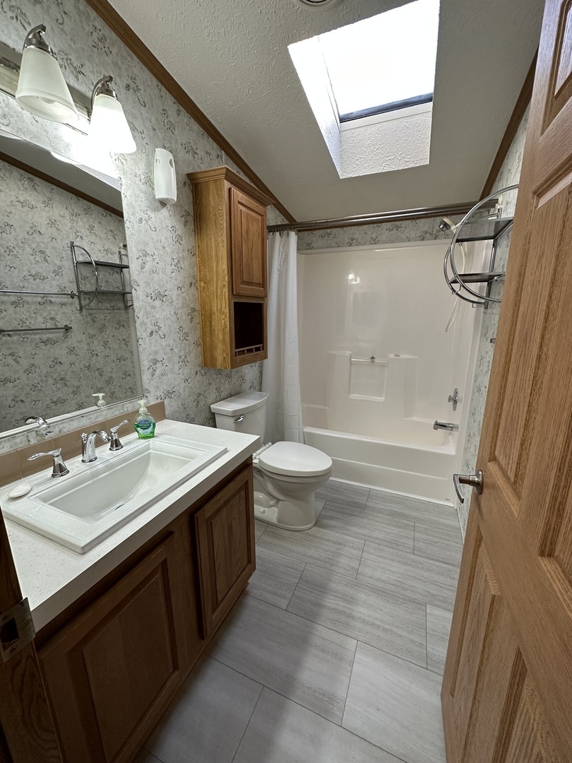 286 Blackthorn Road Matteson, IL 60443 - Photo 17 of 28 a bathroom with a sink a toilet and shower