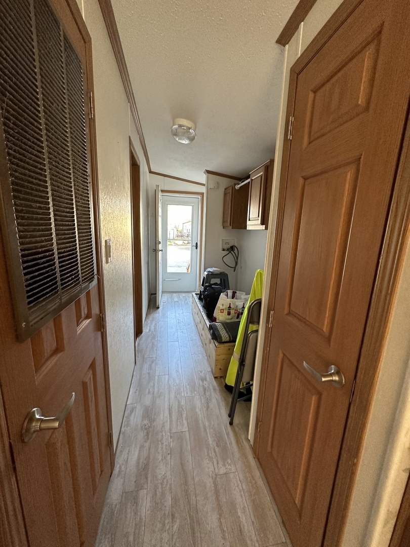 286 Blackthorn Road Matteson, IL 60443 - Photo 20 of 28 a living room with furniture and a wooden floor