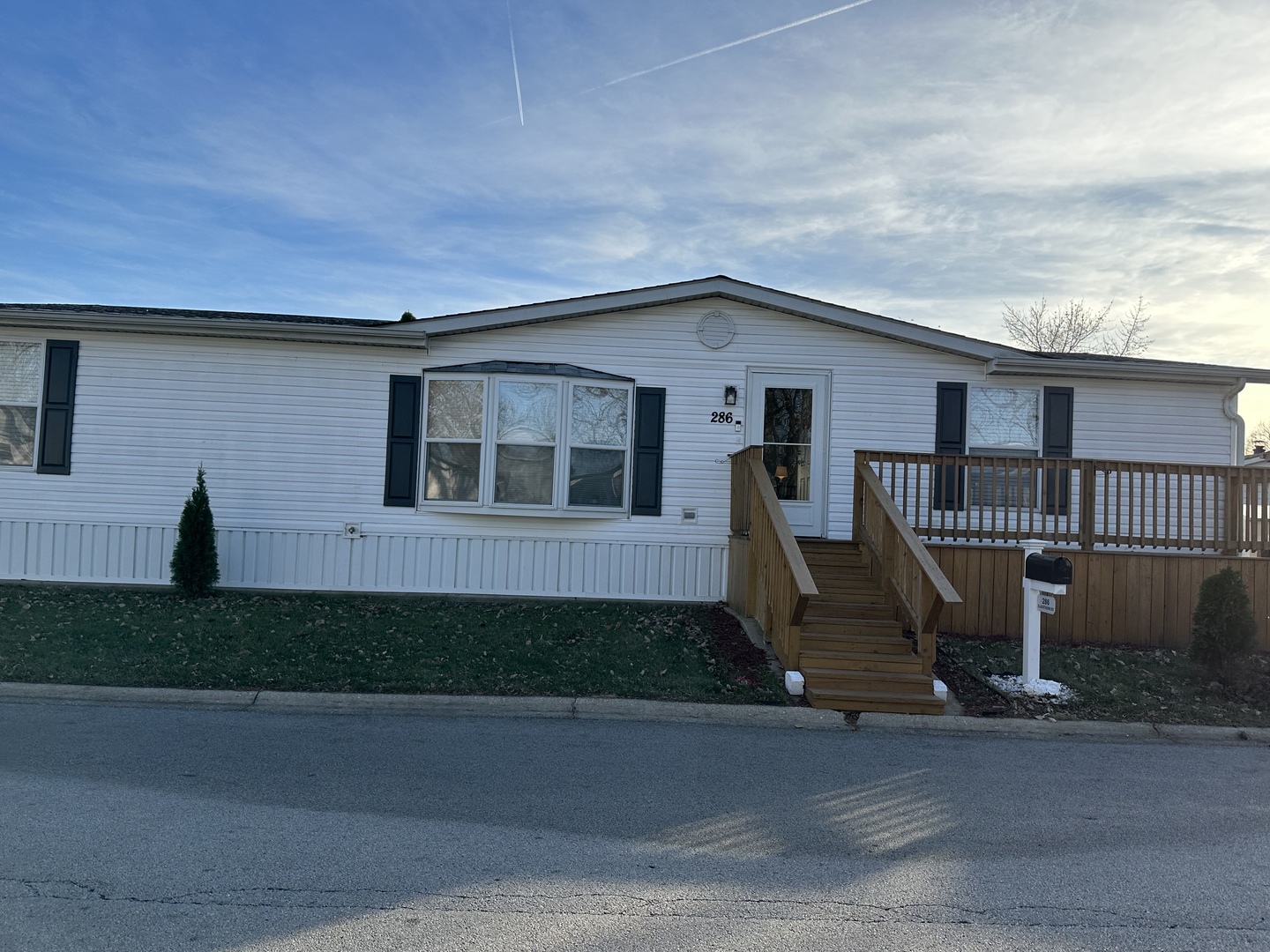 286 Blackthorn Road Matteson, IL 60443 - Photo 2 of 28 a view of a house with a patio