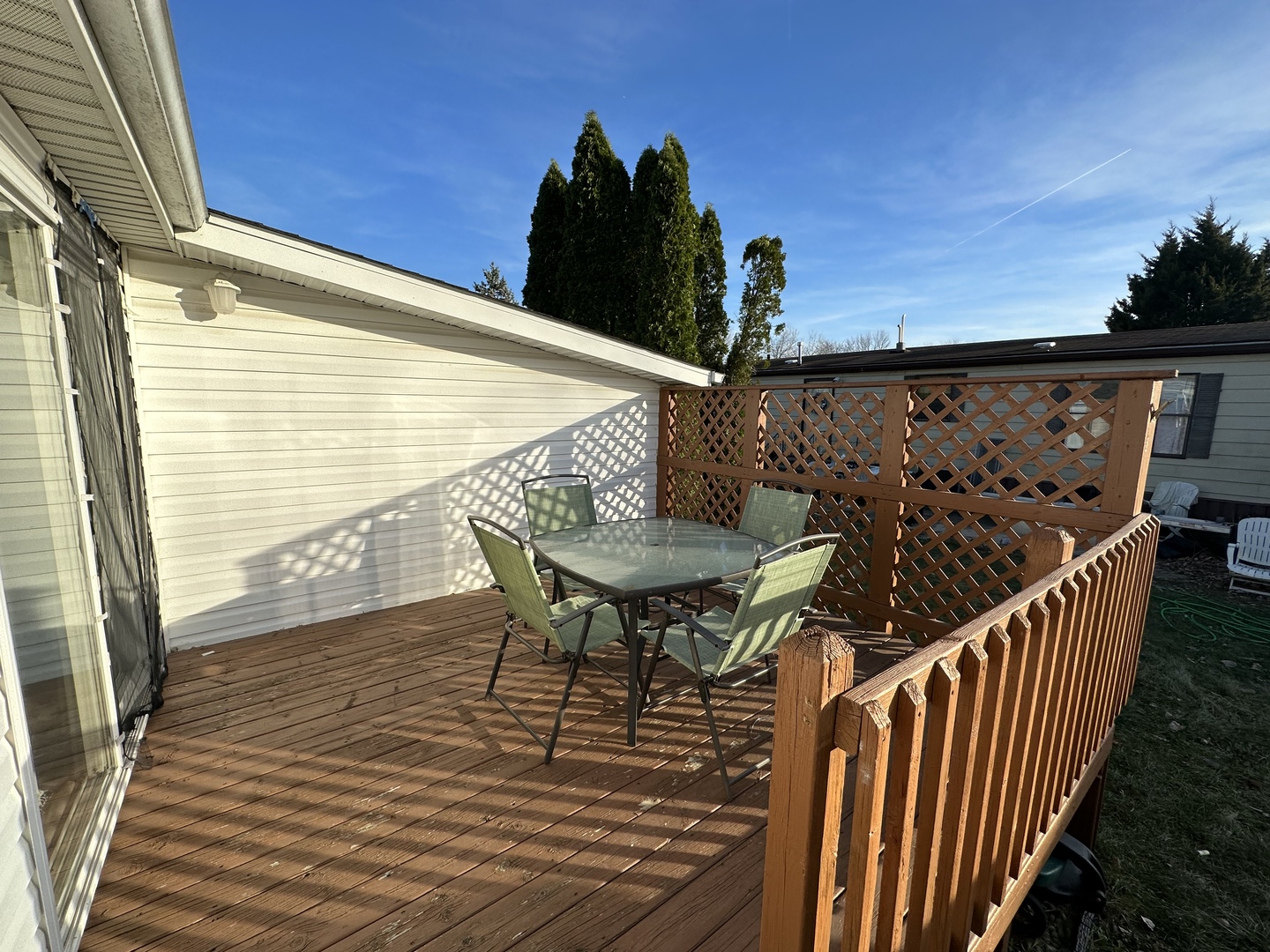 286 Blackthorn Road Matteson, IL 60443 - Photo 25 of 28 a balcony with table and chairs