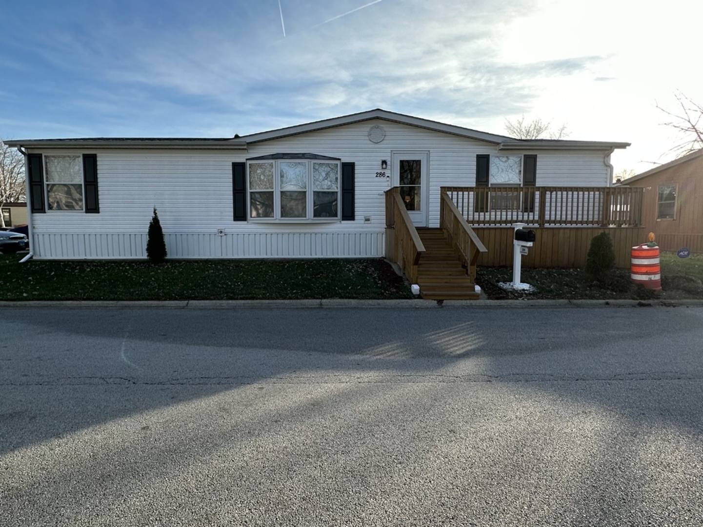 286 Blackthorn Road Matteson, IL 60443 - Photo 6 of 28 a front view of a house with a yard