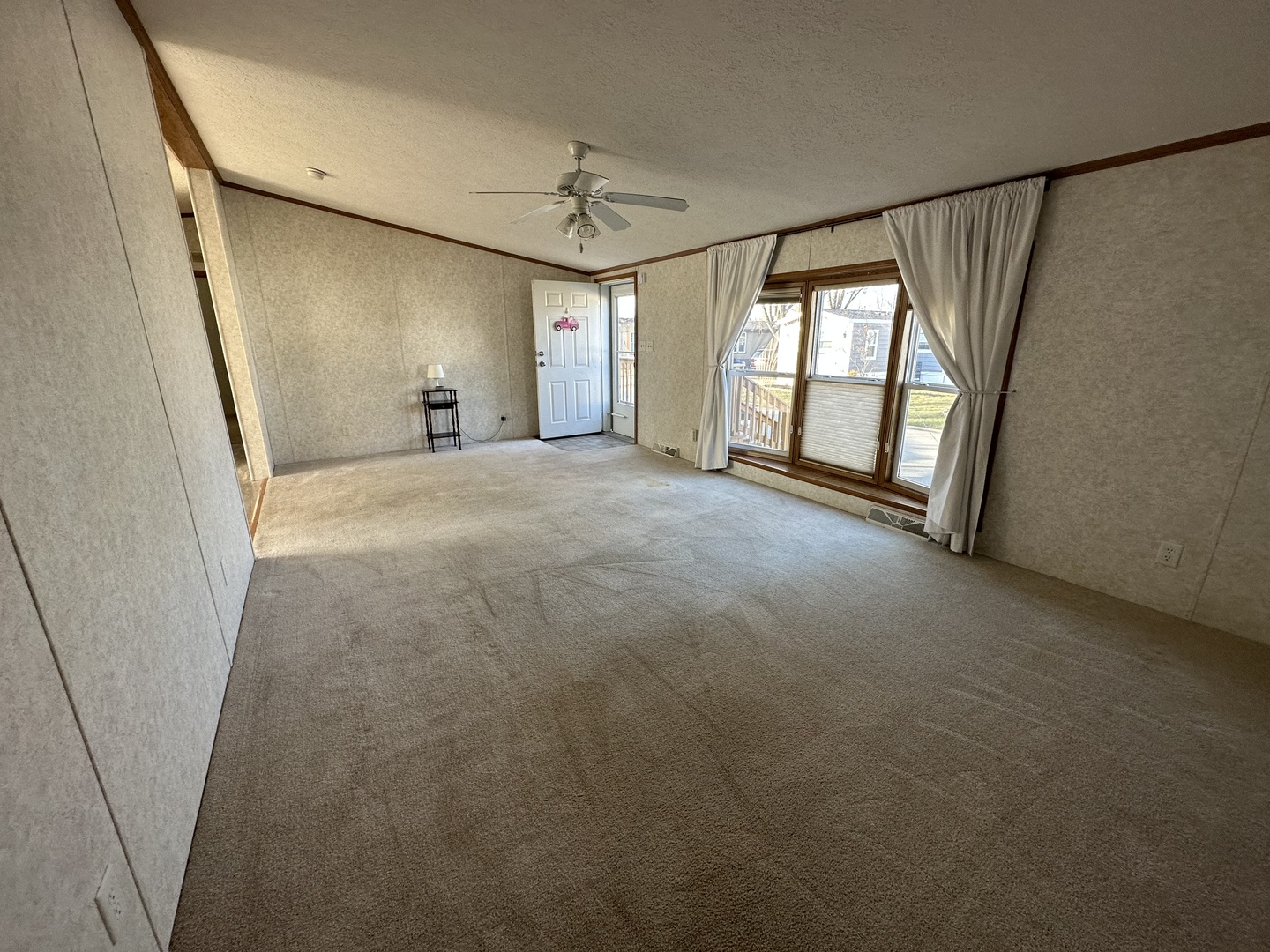 286 Blackthorn Road Matteson, IL 60443 - Photo 7 of 28 en empty room with windows and fireplace