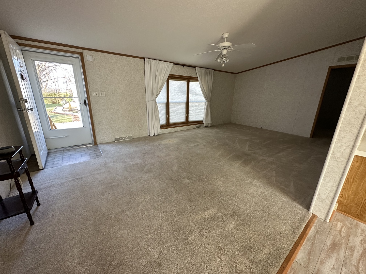 286 Blackthorn Road Matteson, IL 60443 - Photo 8 of 28 a view of an empty room with a window