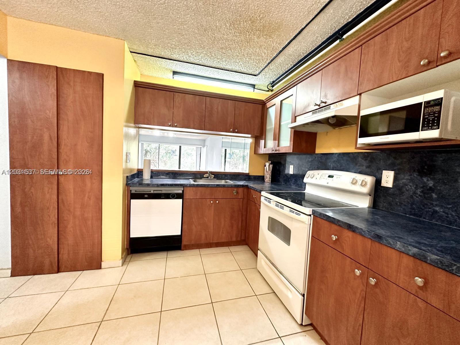 601 Ives Dairy Road, Unit 4018 Miami, FL 33179 - Photo 8 of 61