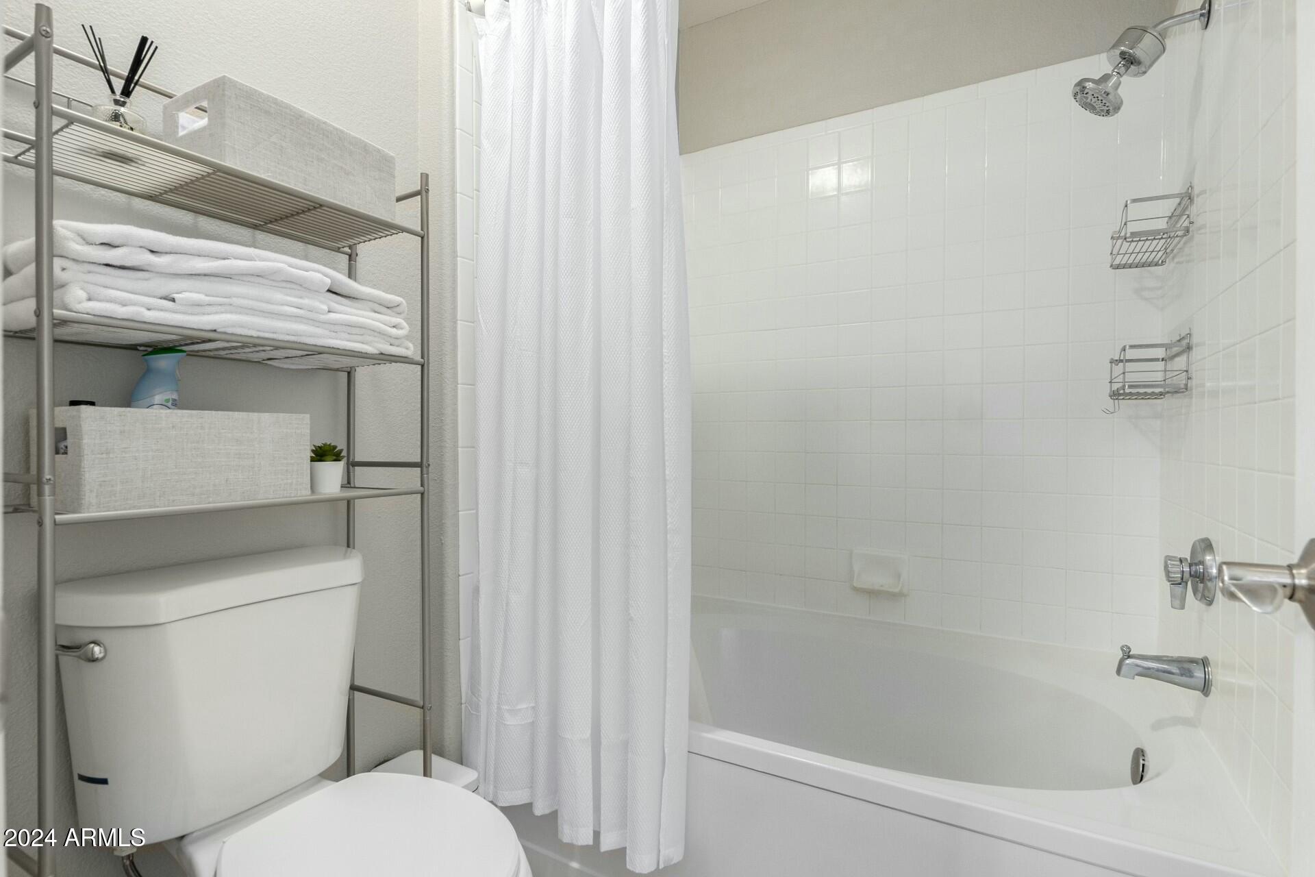 15095 North Thompson Peak Parkway, Unit 3099 Scottsdale, AZ 85260 - Photo 16 of 26 Garden tub/shower