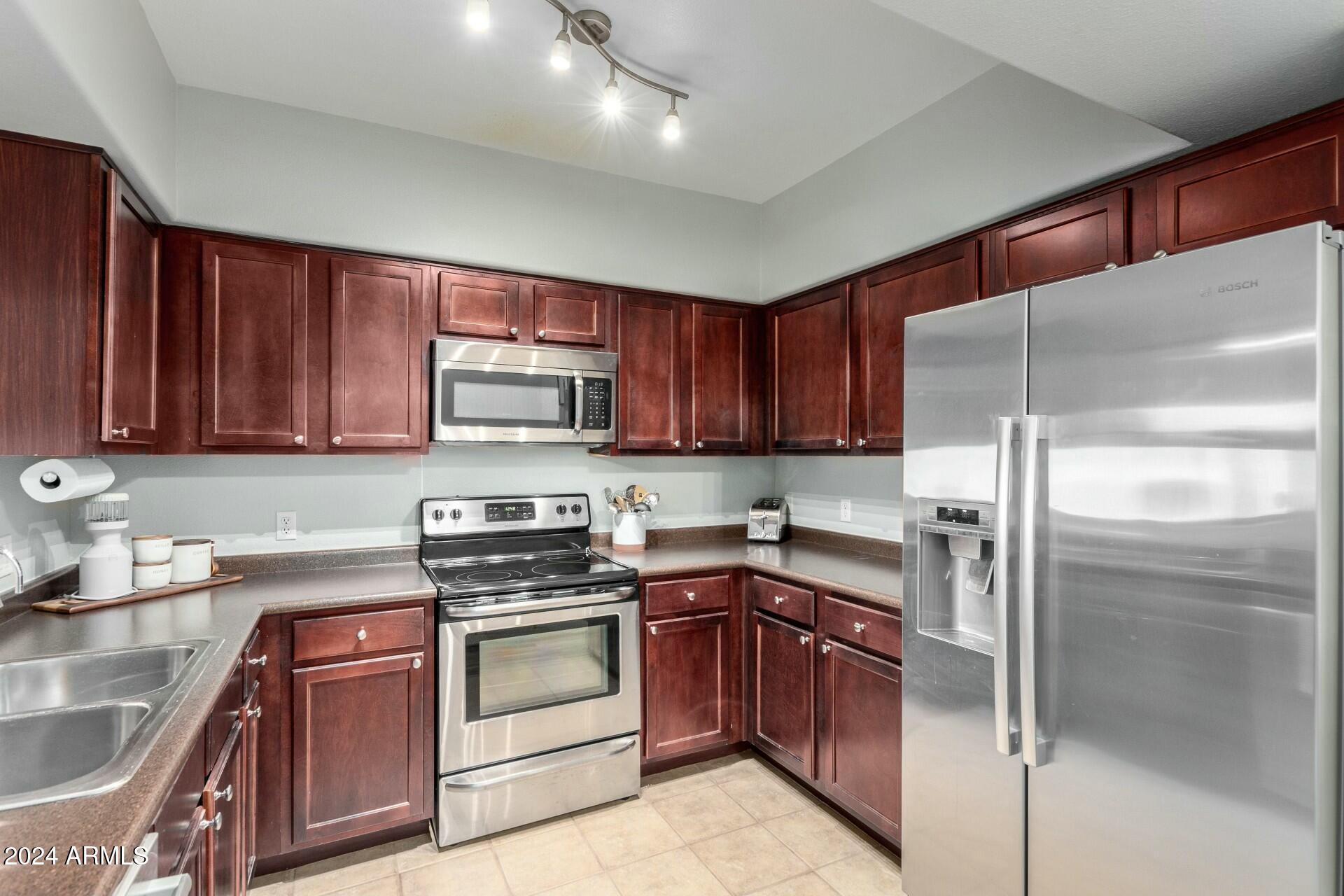 15095 North Thompson Peak Parkway, Unit 3099 Scottsdale, AZ 85260 - Photo 7 of 26 Kitchen