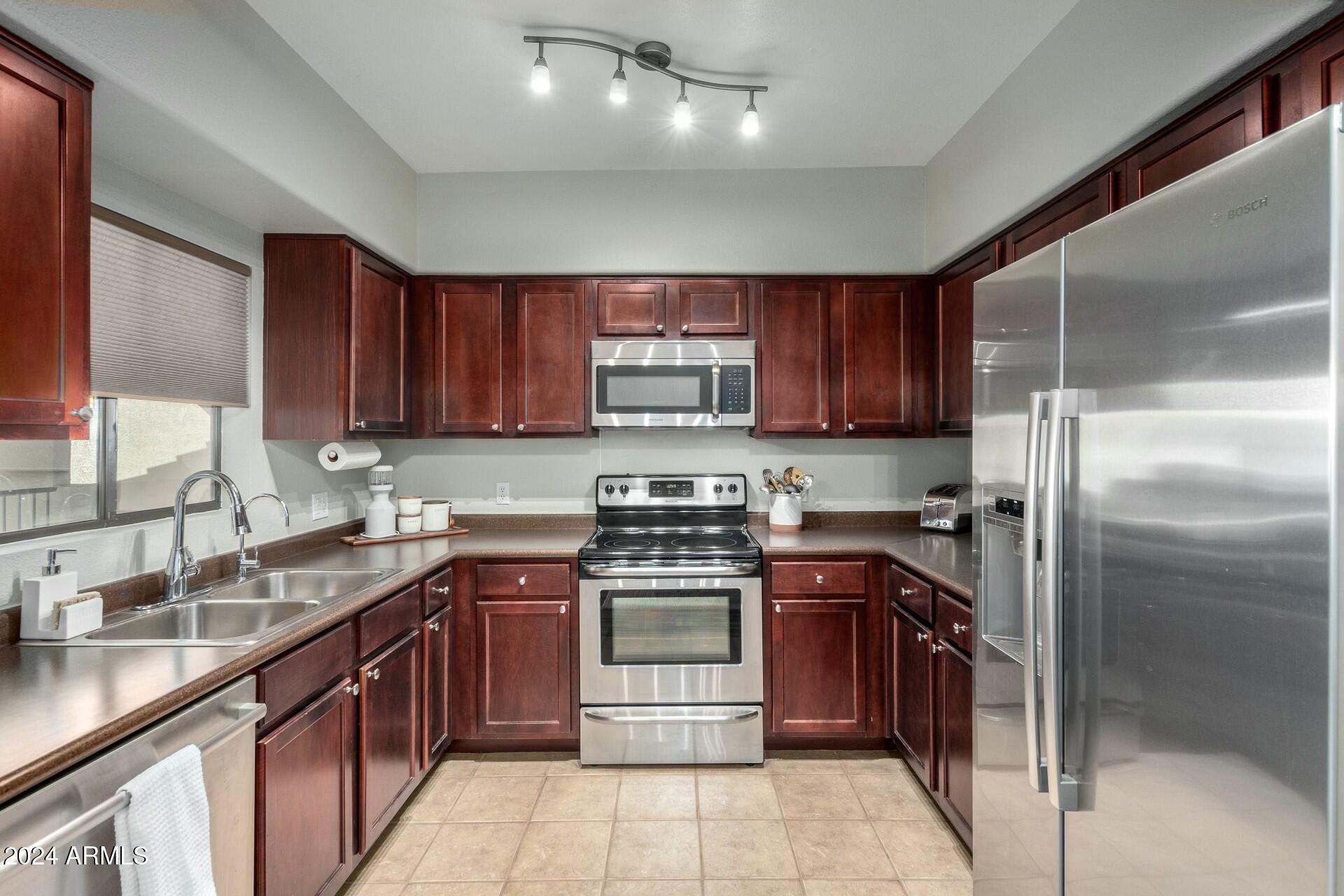 15095 North Thompson Peak Parkway, Unit 3099 Scottsdale, AZ 85260 - Photo 8 of 26 Kitchen