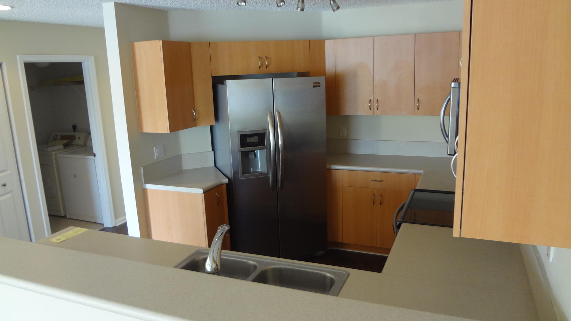 804 Imperial Lake Road West Palm Beach, FL 33413 - Photo 3 of 23 kitchen