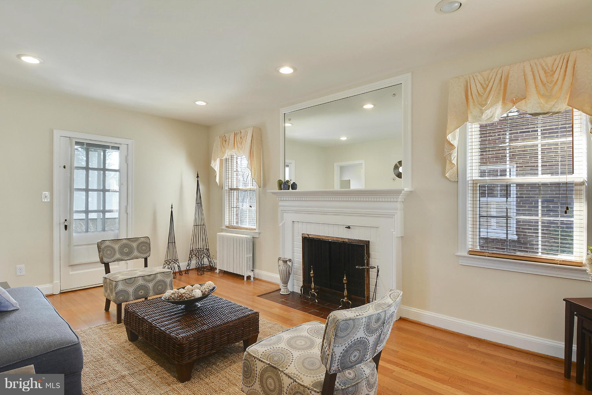 716 Pershing Drive Silver Spring, MD 20910 - Photo 4 of 25 Living Room