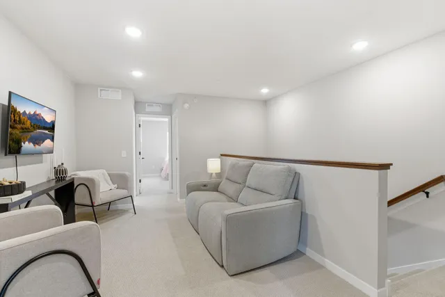 $450,000 | 17922 Genoa Drive, Lakeville, MN 55044