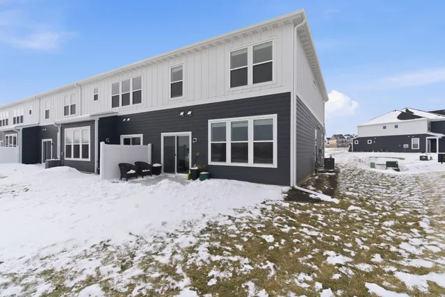 $450,000 | 17922 Genoa Drive, Lakeville, MN 55044