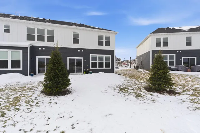$450,000 | 17922 Genoa Drive, Lakeville, MN 55044
