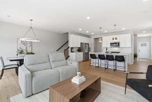 $450,000 | 17922 Genoa Drive, Lakeville, MN 55044