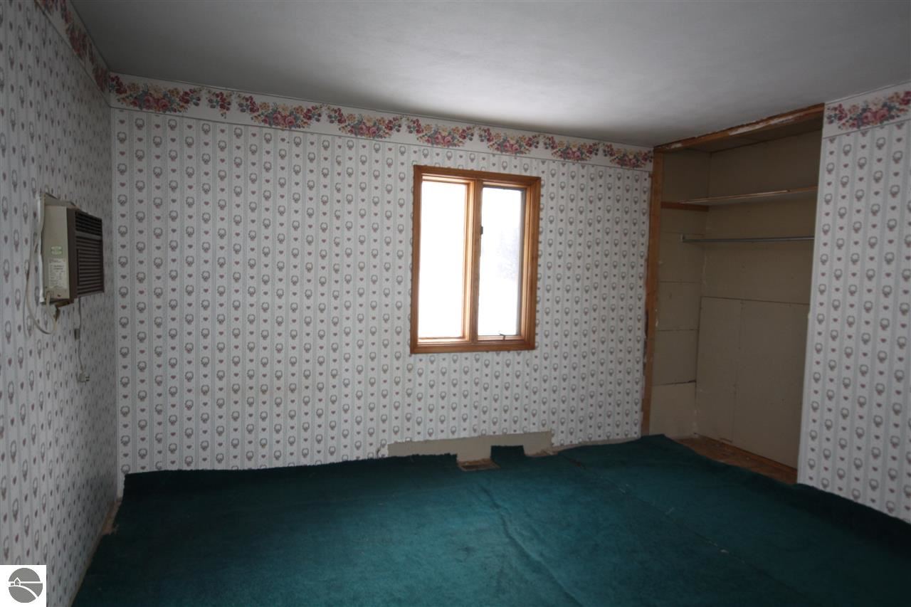 9407 South Maple City Road Maple City, MI 49664 - Photo 33 of 36 1794162-33.JPG