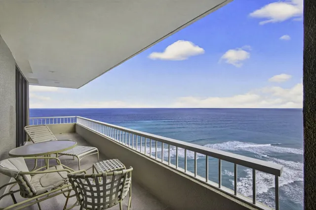 $975,000 | 5510 North Ocean Drive, Unit 24A, Singer Island, FL 33404