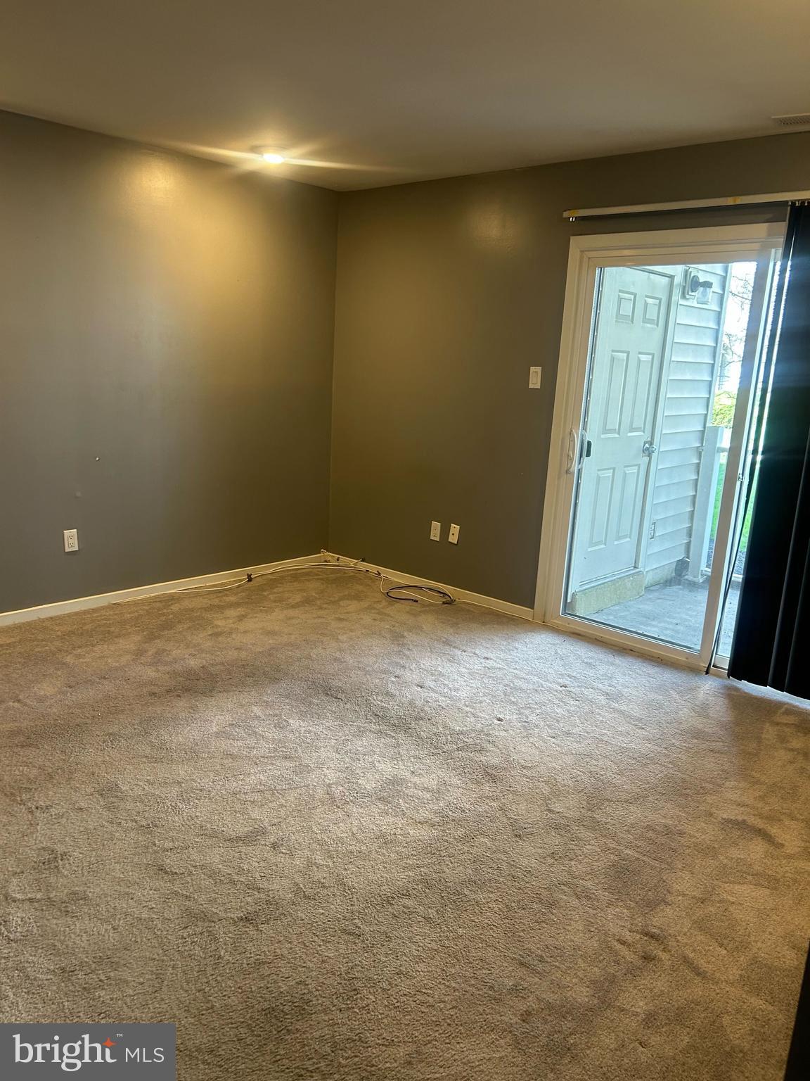 413 Gregorys Way Voorhees, NJ 08043 - Photo 2 of 11 en empty room with window