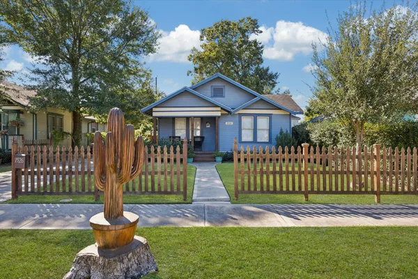 $2,000 | 1526 Lawson Street, Houston, TX 77023
