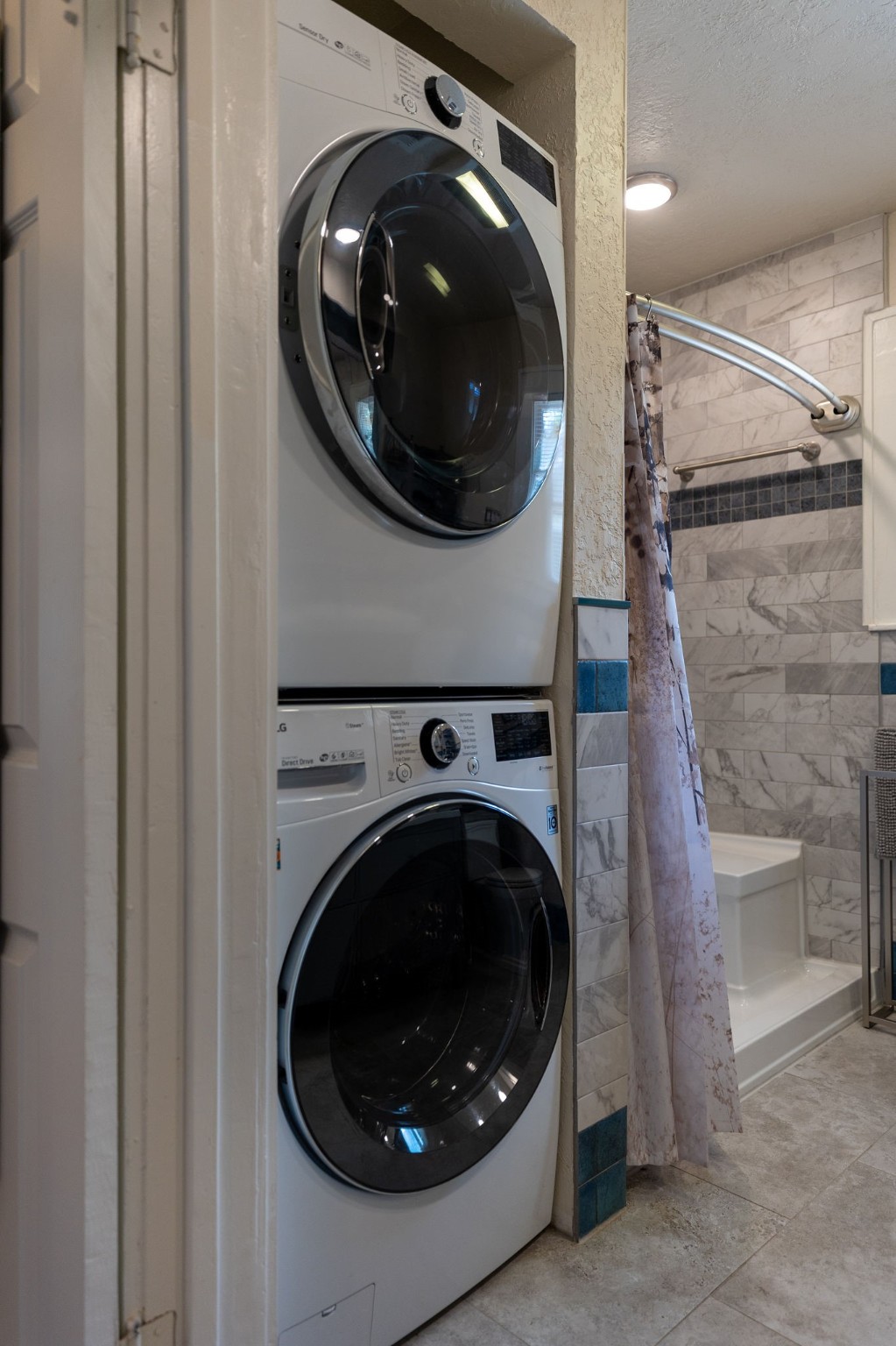 1526 Lawson Street Houston, TX 77023 - Photo 17 of 25 a utility room with dryer and washer