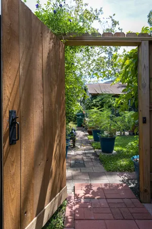 $2,000 | 1526 Lawson Street, Houston, TX 77023