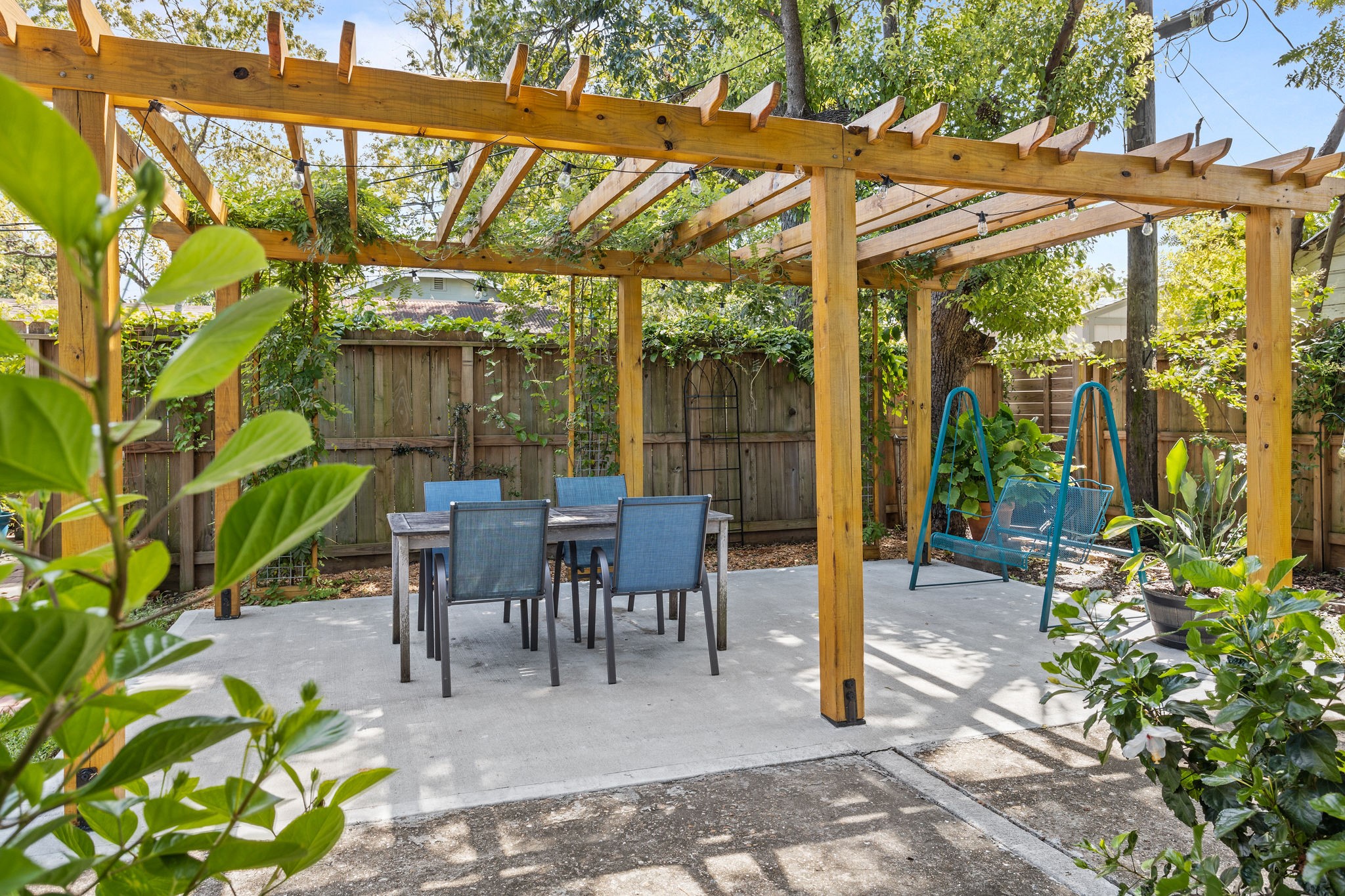 1526 Lawson Street Houston, TX 77023 - Photo 20 of 25 a view of a patio with chairs and potted plants
