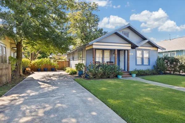 $2,000 | 1526 Lawson Street, Houston, TX 77023