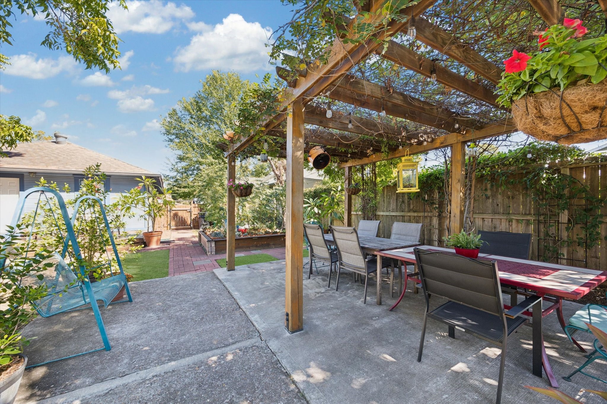 1526 Lawson Street Houston, TX 77023 - Photo 22 of 25 a backyard of a house with table and chairs