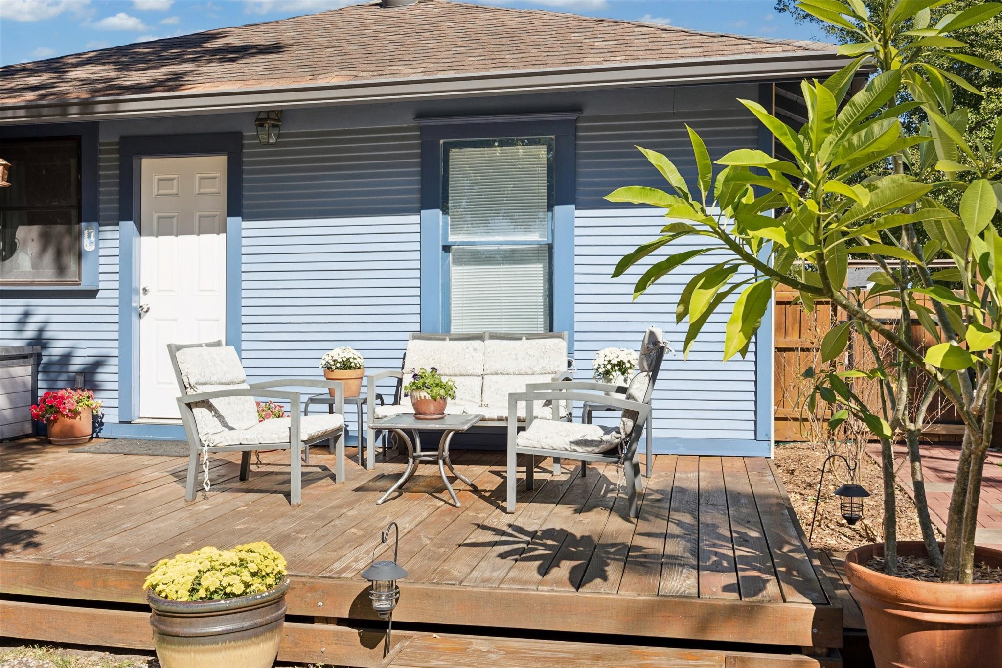 1526 Lawson Street Houston, TX 77023 - Photo 23 of 25 a roof deck with table and chairs and potted plants