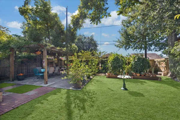 $2,000 | 1526 Lawson Street, Houston, TX 77023