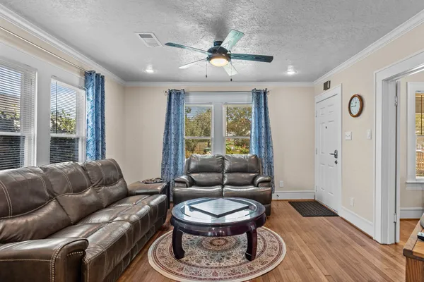 $2,000 | 1526 Lawson Street, Houston, TX 77023
