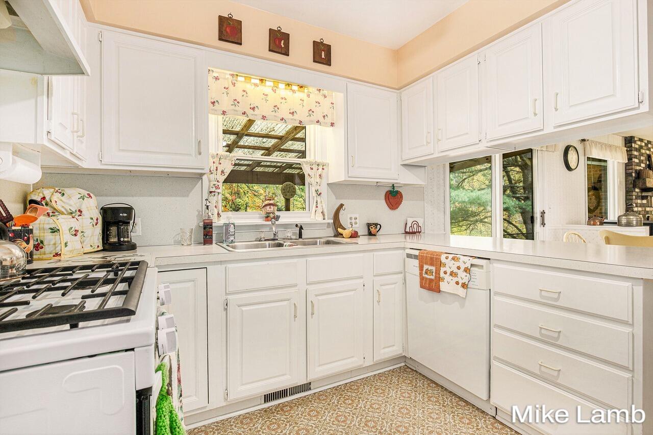 3825 14 Mile Road Northwest Sparta, MI 49345 - Photo 6 of 40 014_14_mile_17_820