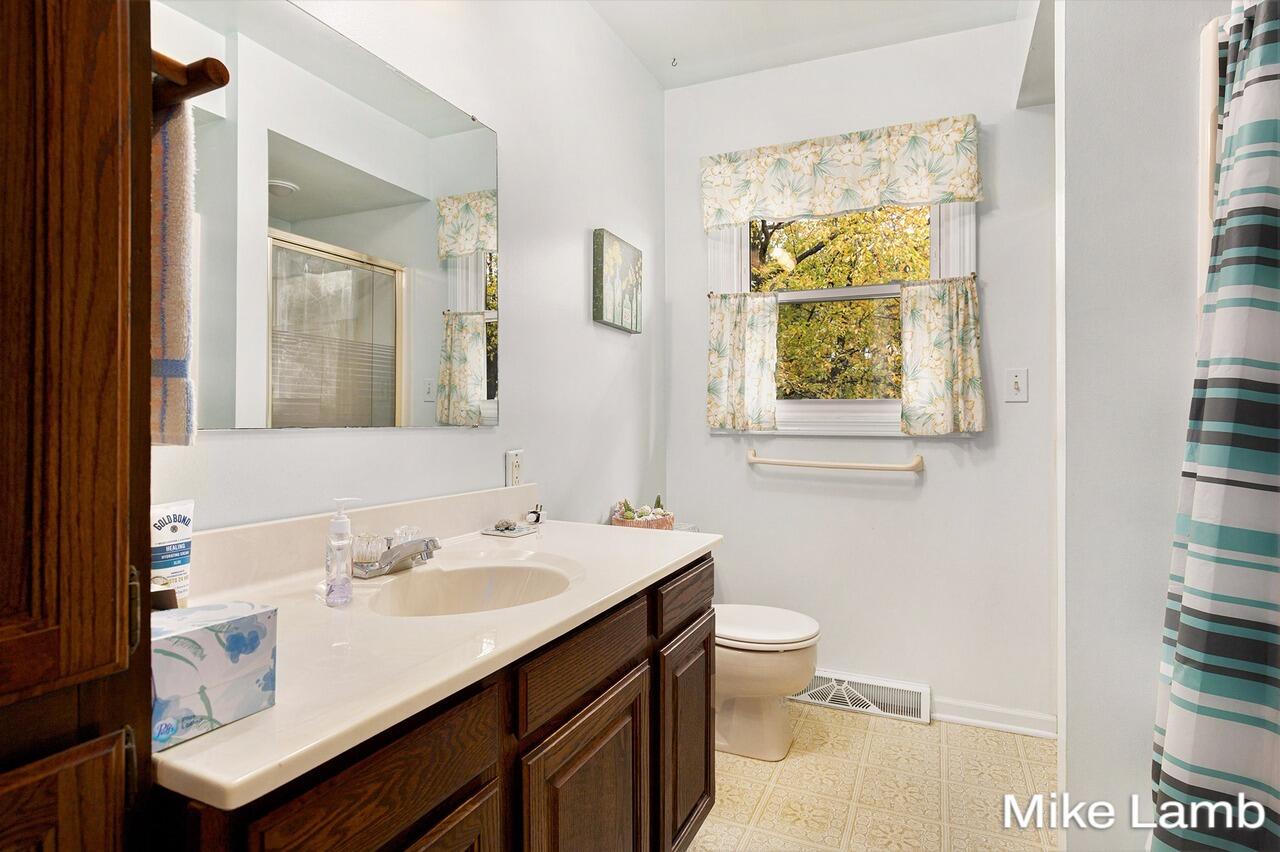 3825 14 Mile Road Northwest Sparta, MI 49345 - Photo 9 of 40 021_14_mile_33_10