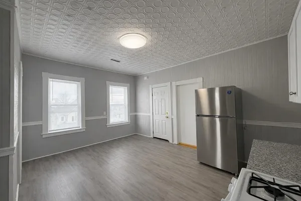 $2,695 | 133 University Avenue, Unit 6, Lowell, MA 01854