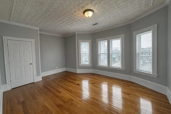 $2,695 | 133 University Avenue, Unit 6, Lowell, MA 01854
