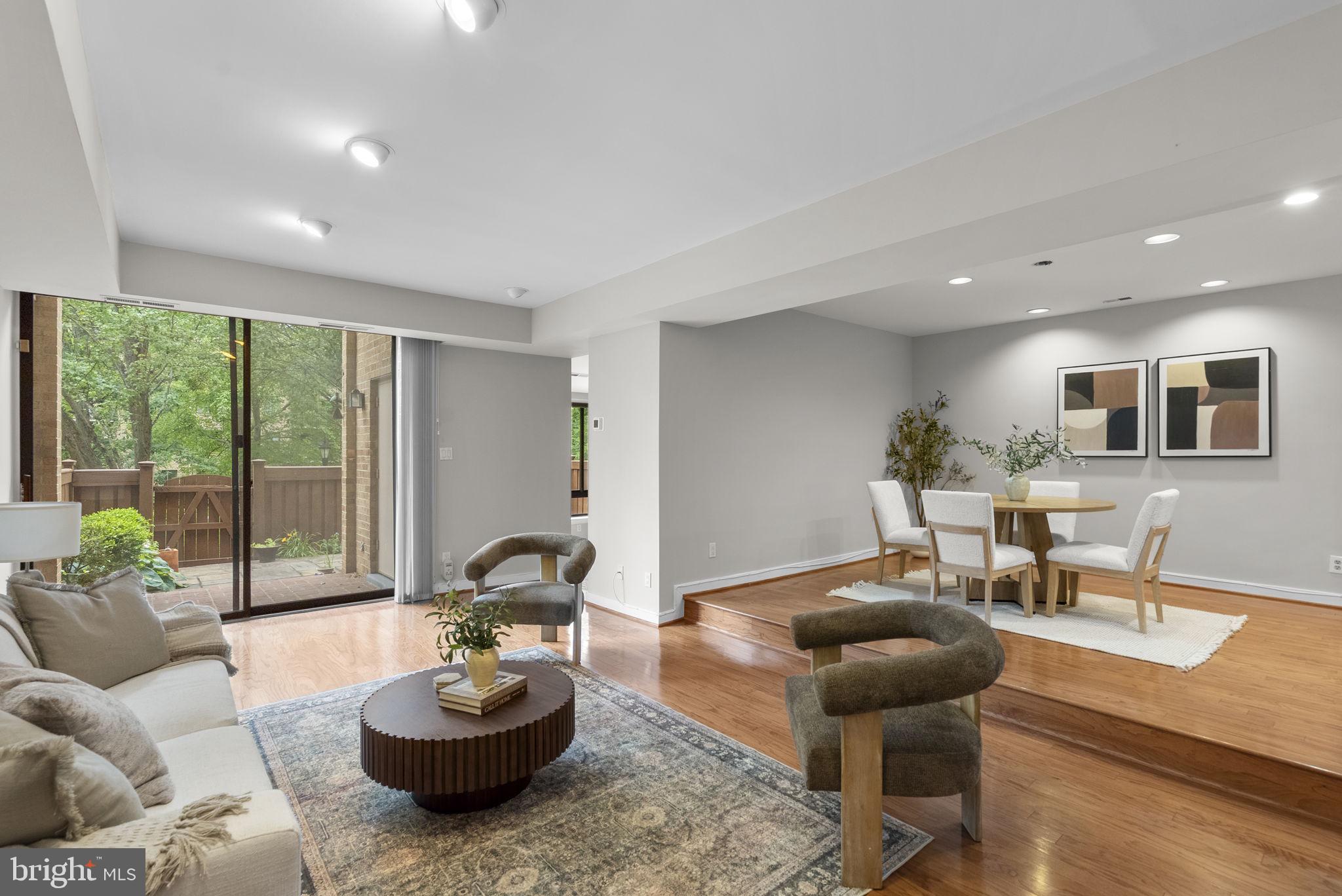 11420 Strand Drive, Unit R010 Rockville, MD 20852 - Photo 4 of 56 Living Room