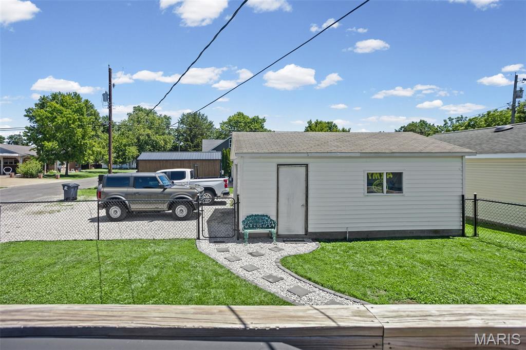 1001 South Macoupin Street Gillespie, IL 62033 - Photo 8 of 38