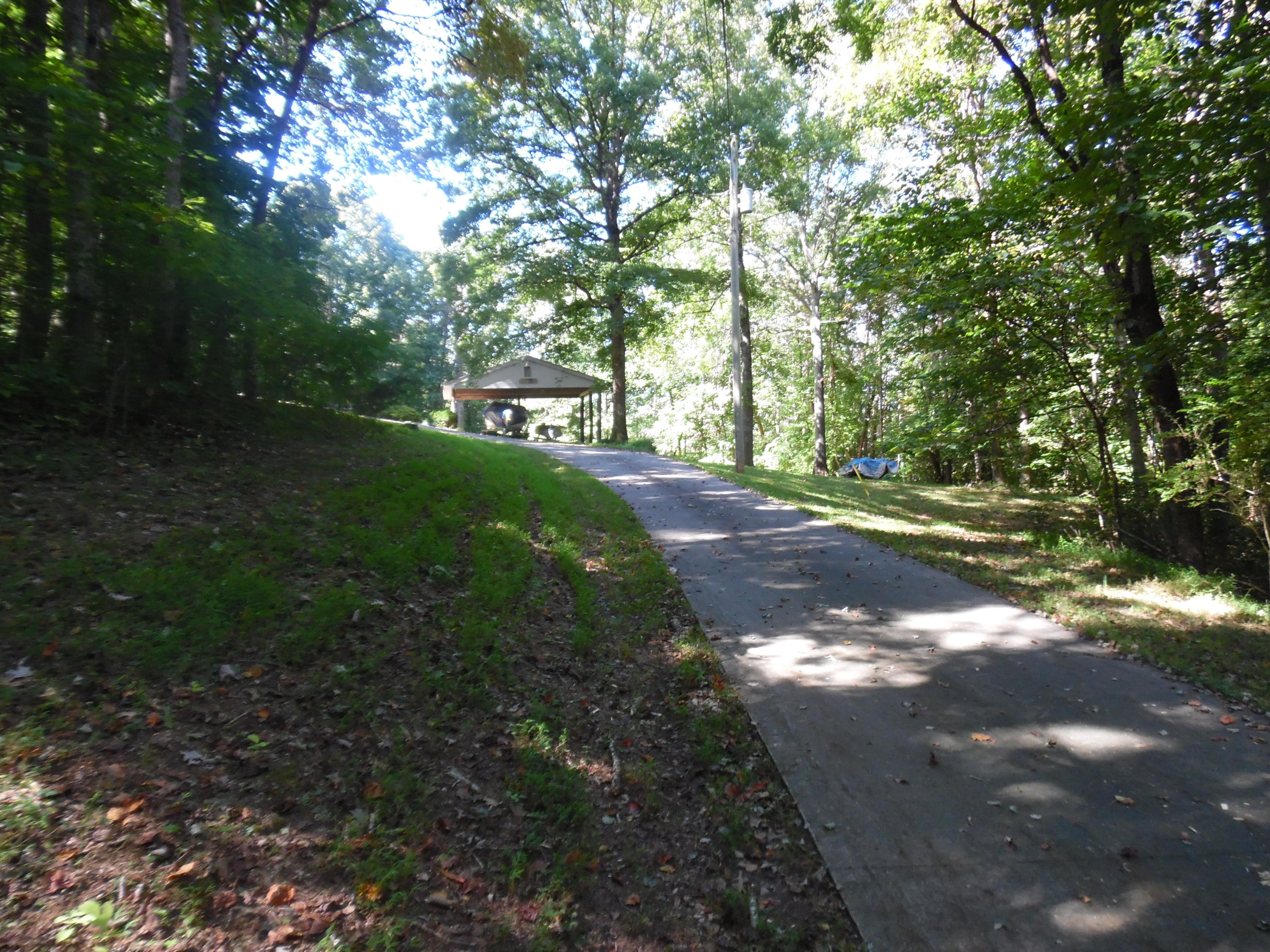 1425 Sulphur Springs Road Clinton, TN 37716 - Photo 18 of 37 Driveway to Home