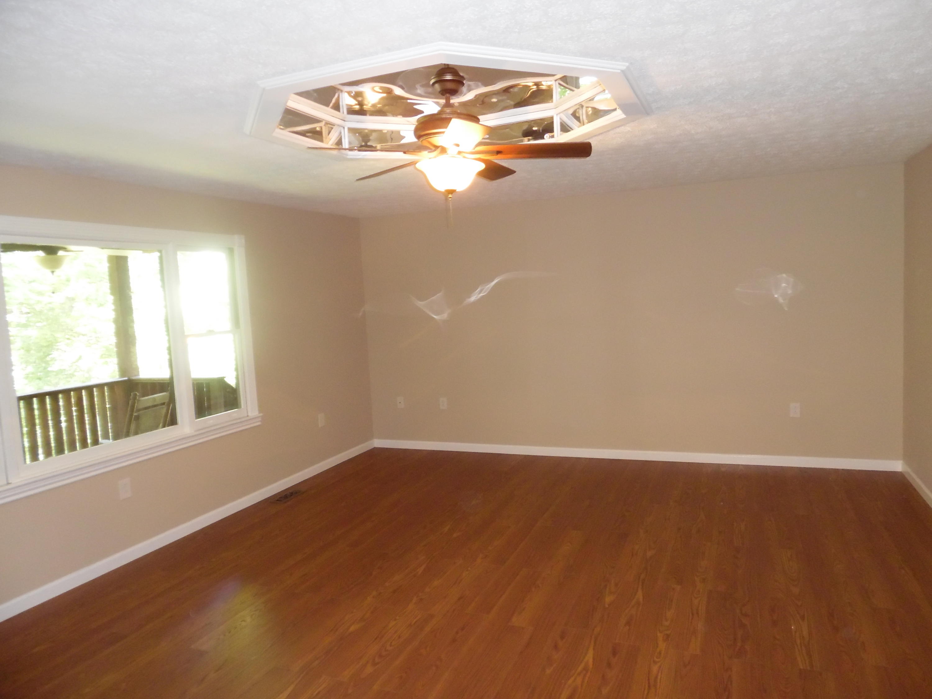 1425 Sulphur Springs Road Clinton, TN 37716 - Photo 19 of 37 Living Room