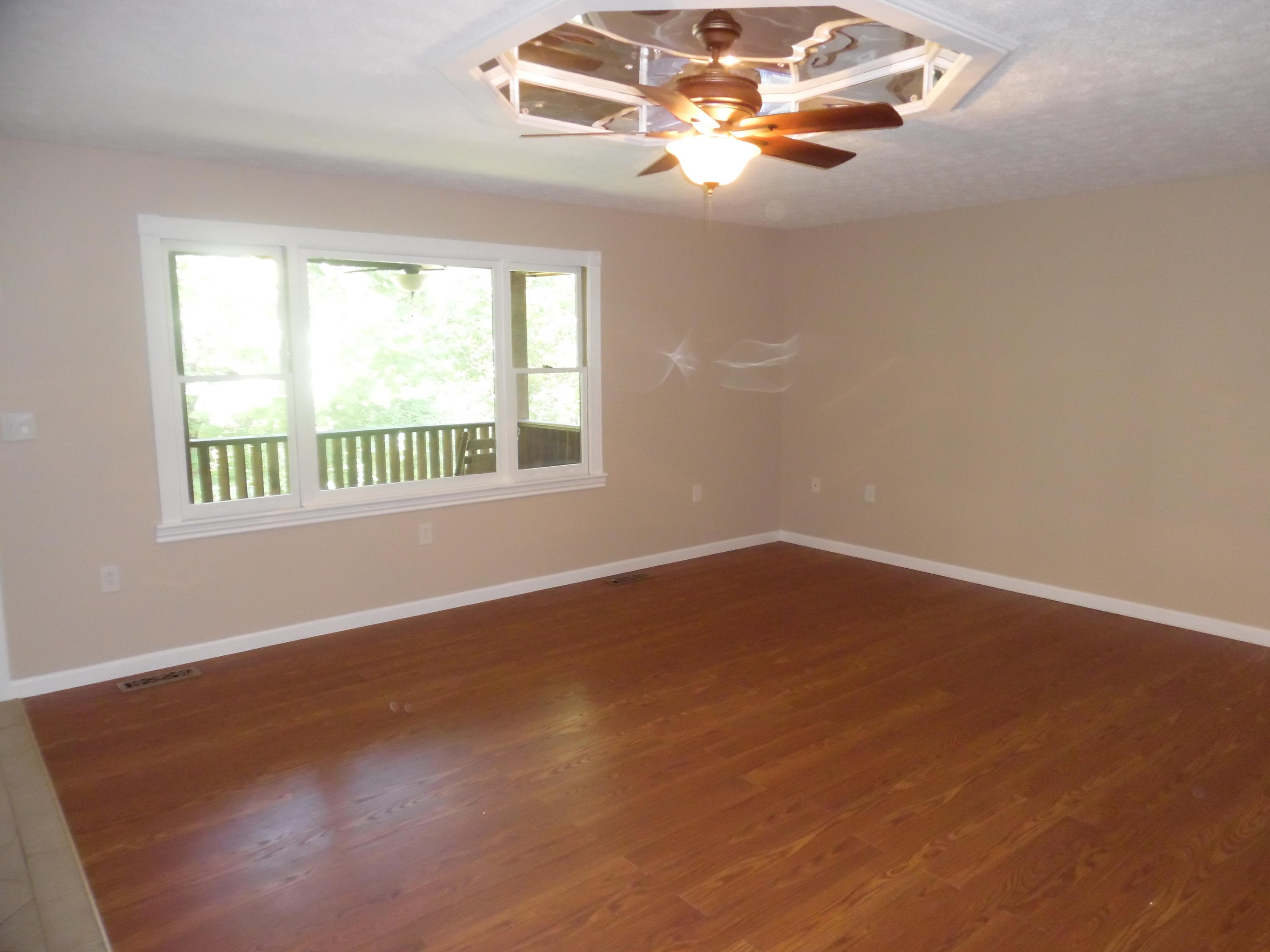 1425 Sulphur Springs Road Clinton, TN 37716 - Photo 20 of 37 Living Room