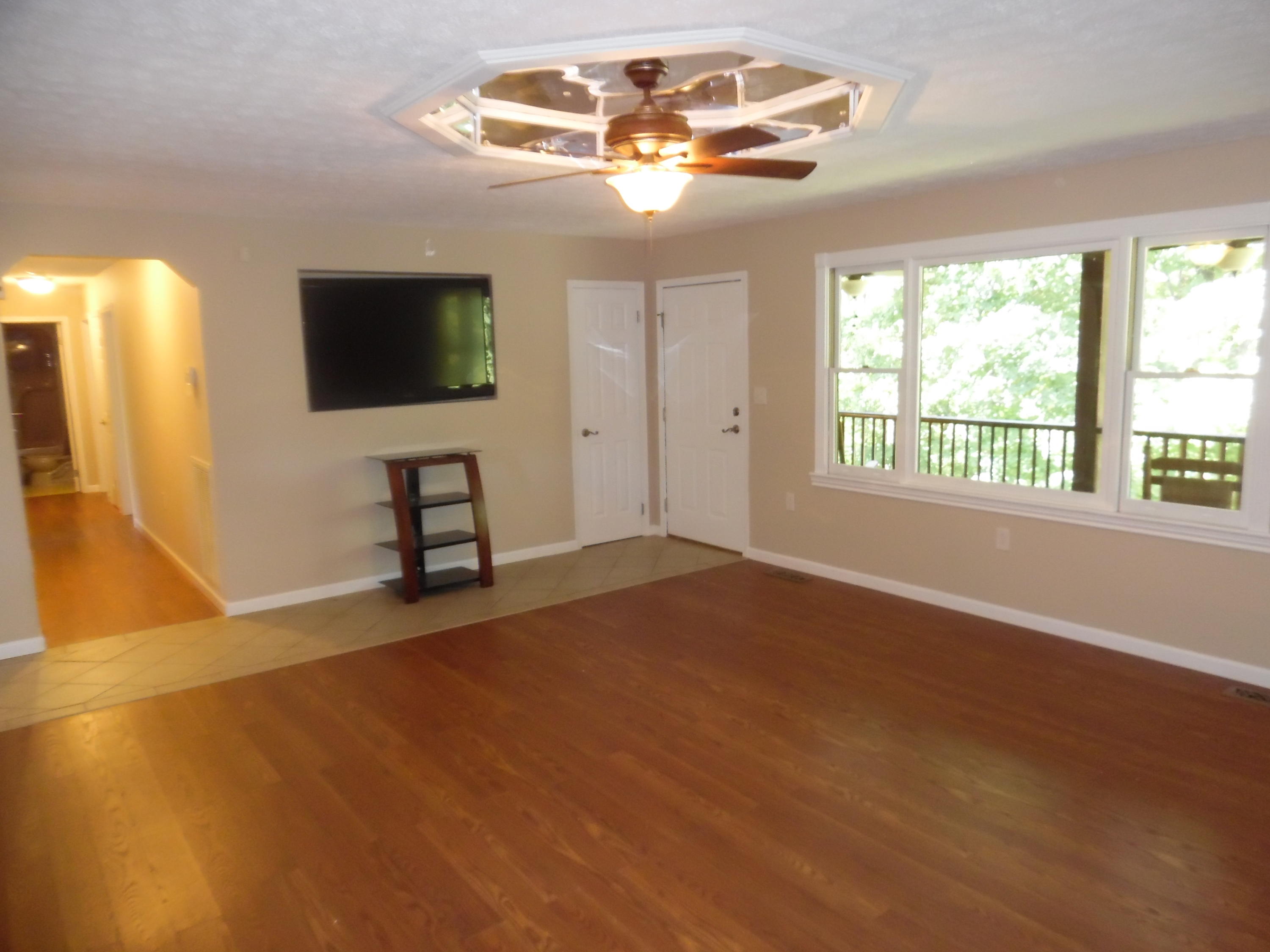 1425 Sulphur Springs Road Clinton, TN 37716 - Photo 21 of 37 Laminate Flooring