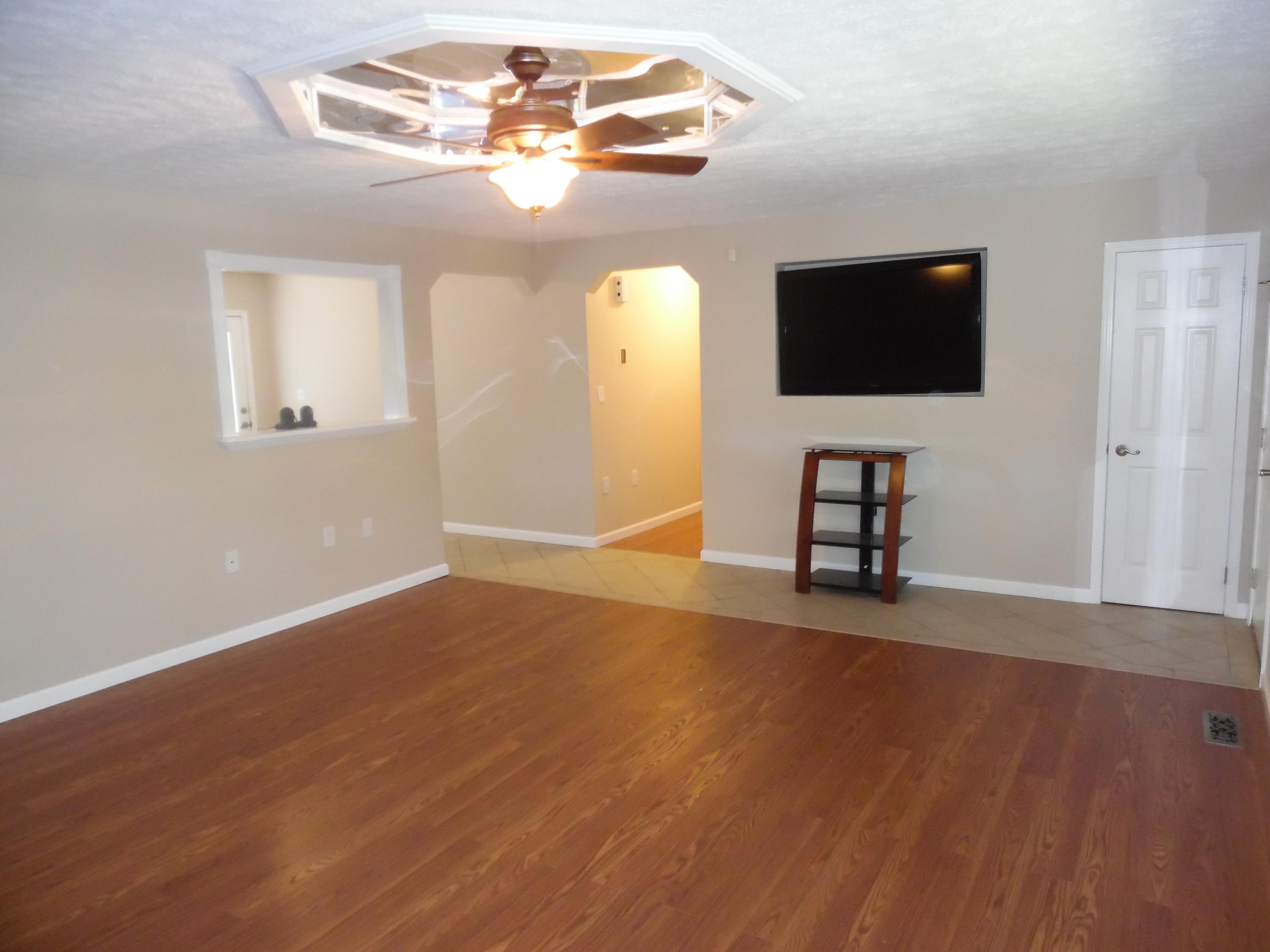 1425 Sulphur Springs Road Clinton, TN 37716 - Photo 22 of 37 TV Recessed in Wall