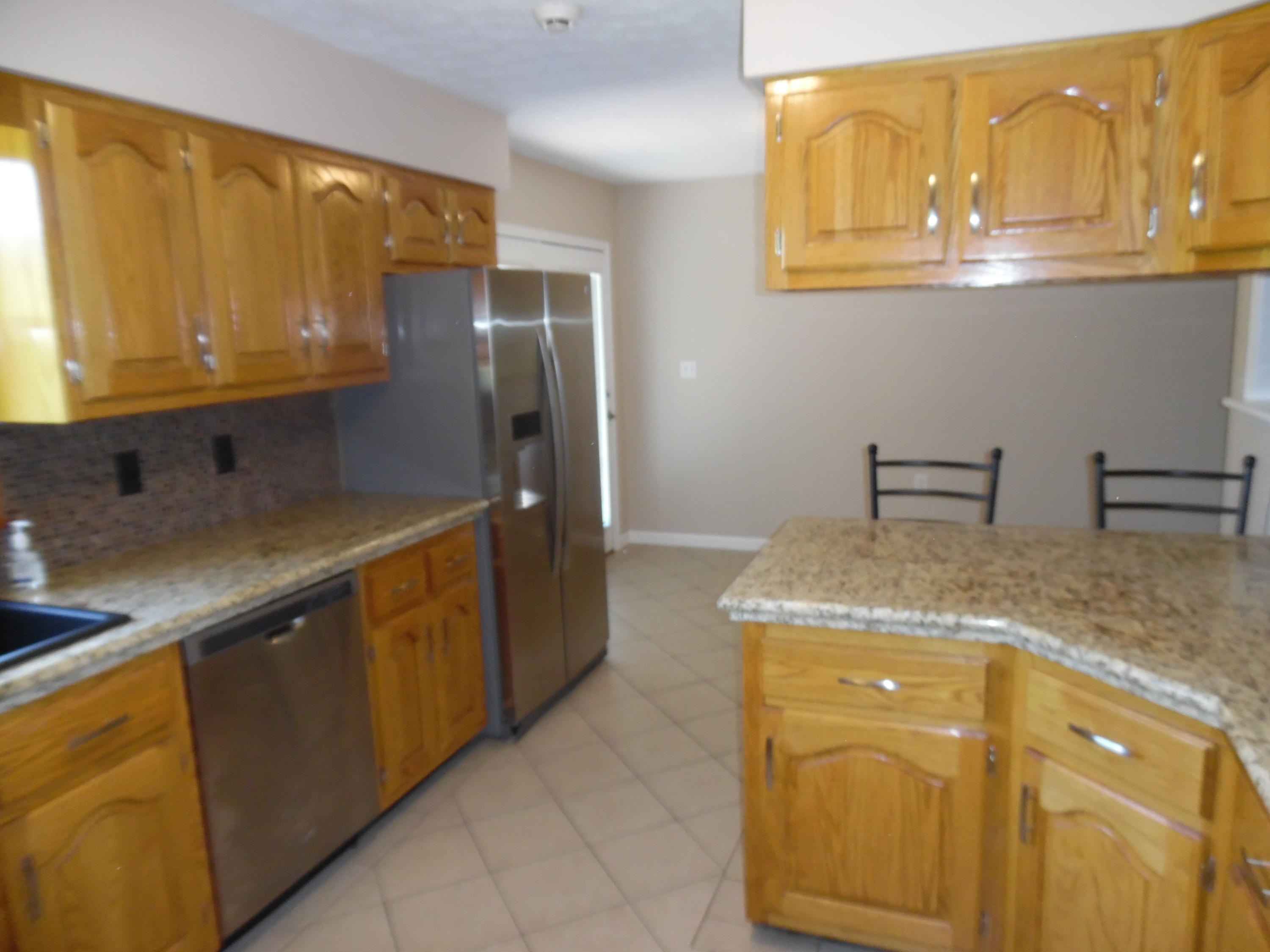 1425 Sulphur Springs Road Clinton, TN 37716 - Photo 25 of 37 Fridge does Convey