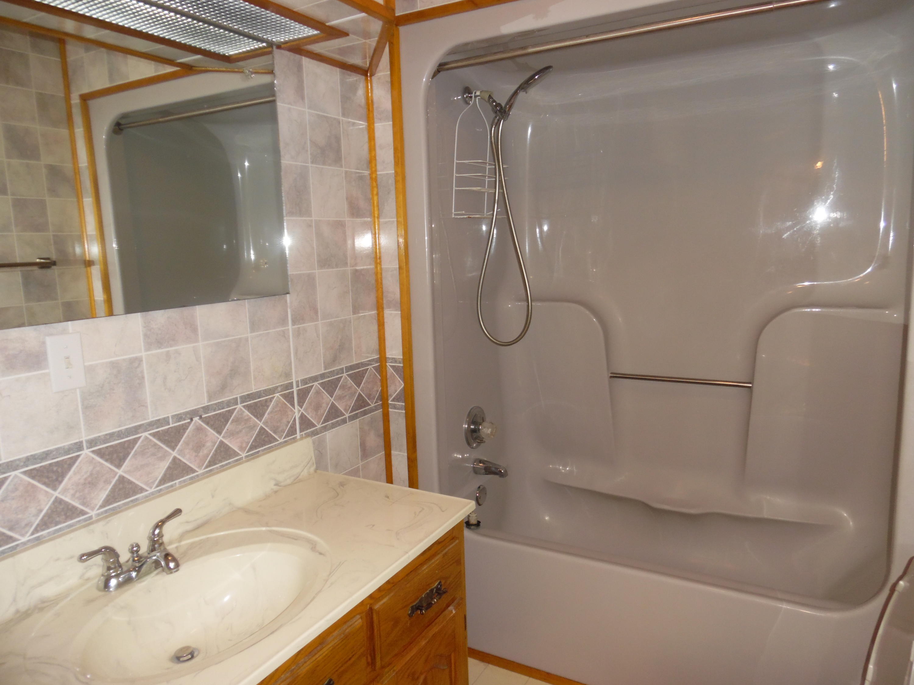 1425 Sulphur Springs Road Clinton, TN 37716 - Photo 26 of 37 Hall Bath