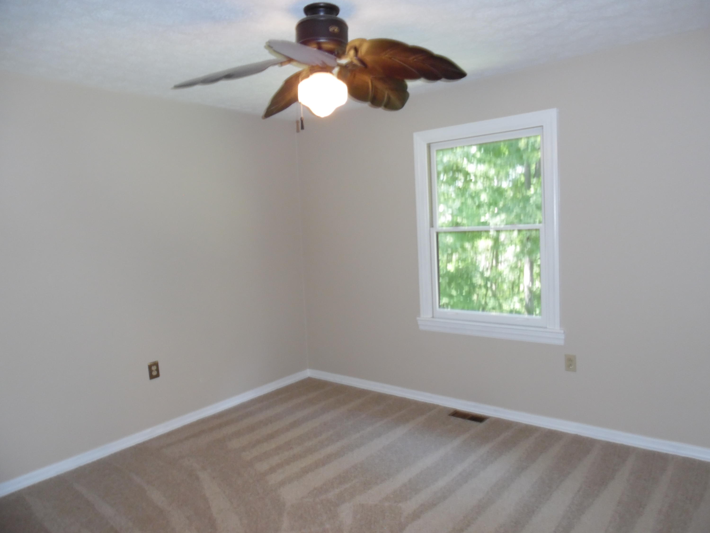 1425 Sulphur Springs Road Clinton, TN 37716 - Photo 29 of 37 2nd Bedroom