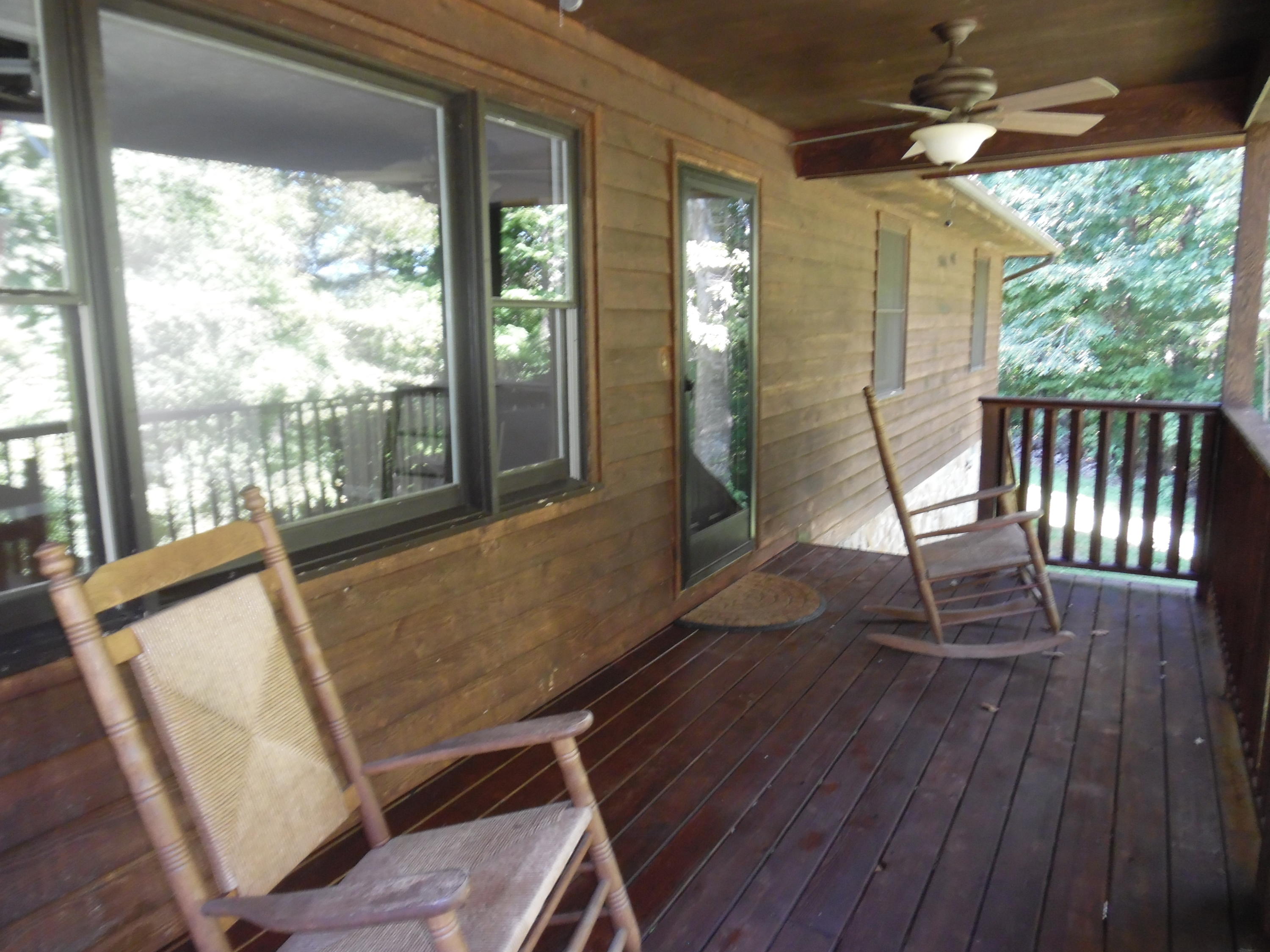 1425 Sulphur Springs Road Clinton, TN 37716 - Photo 4 of 37 Covered Front Porch