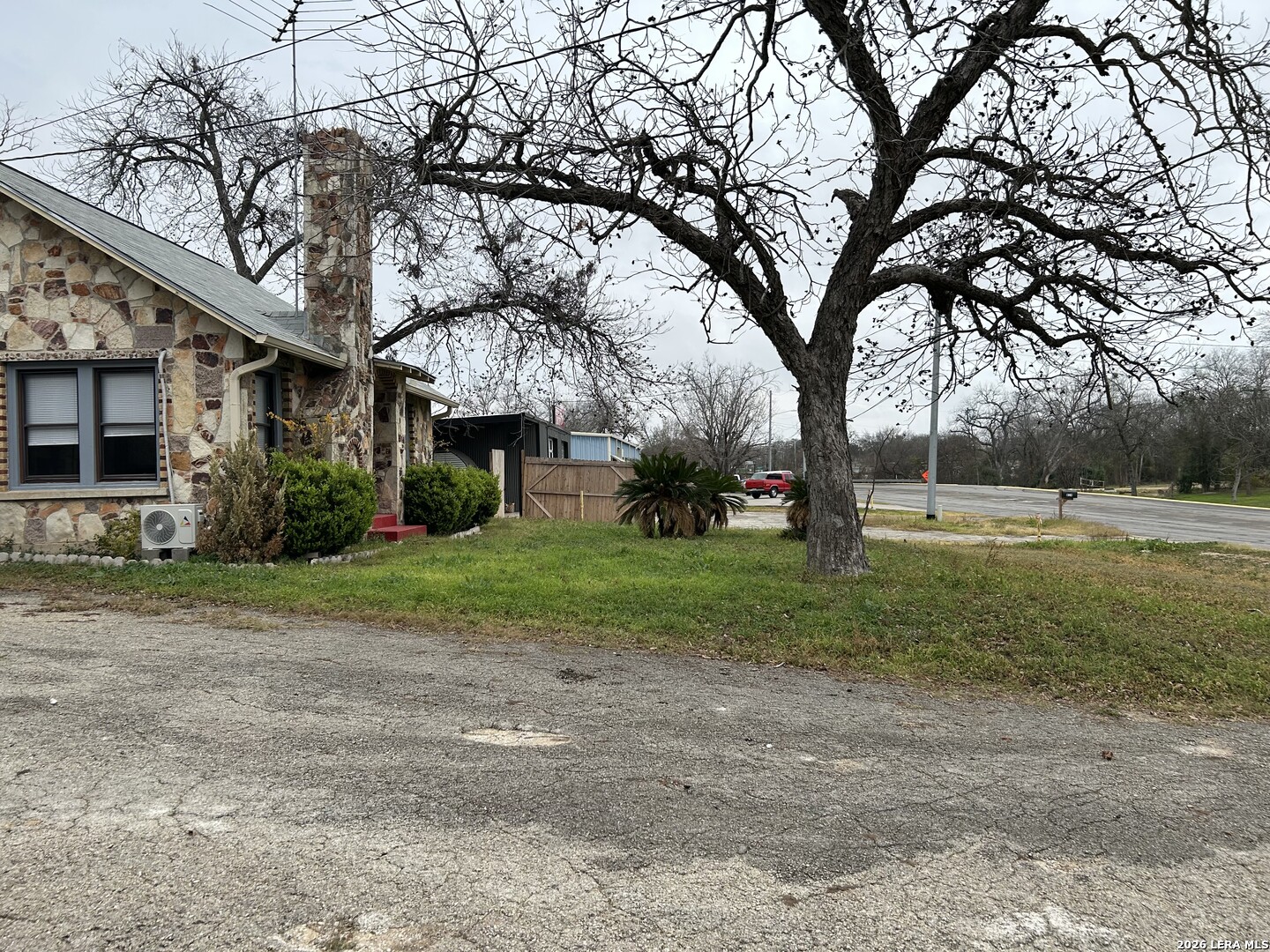 816 South Austin Street Seguin, TX 78155 - Photo 17 of 19