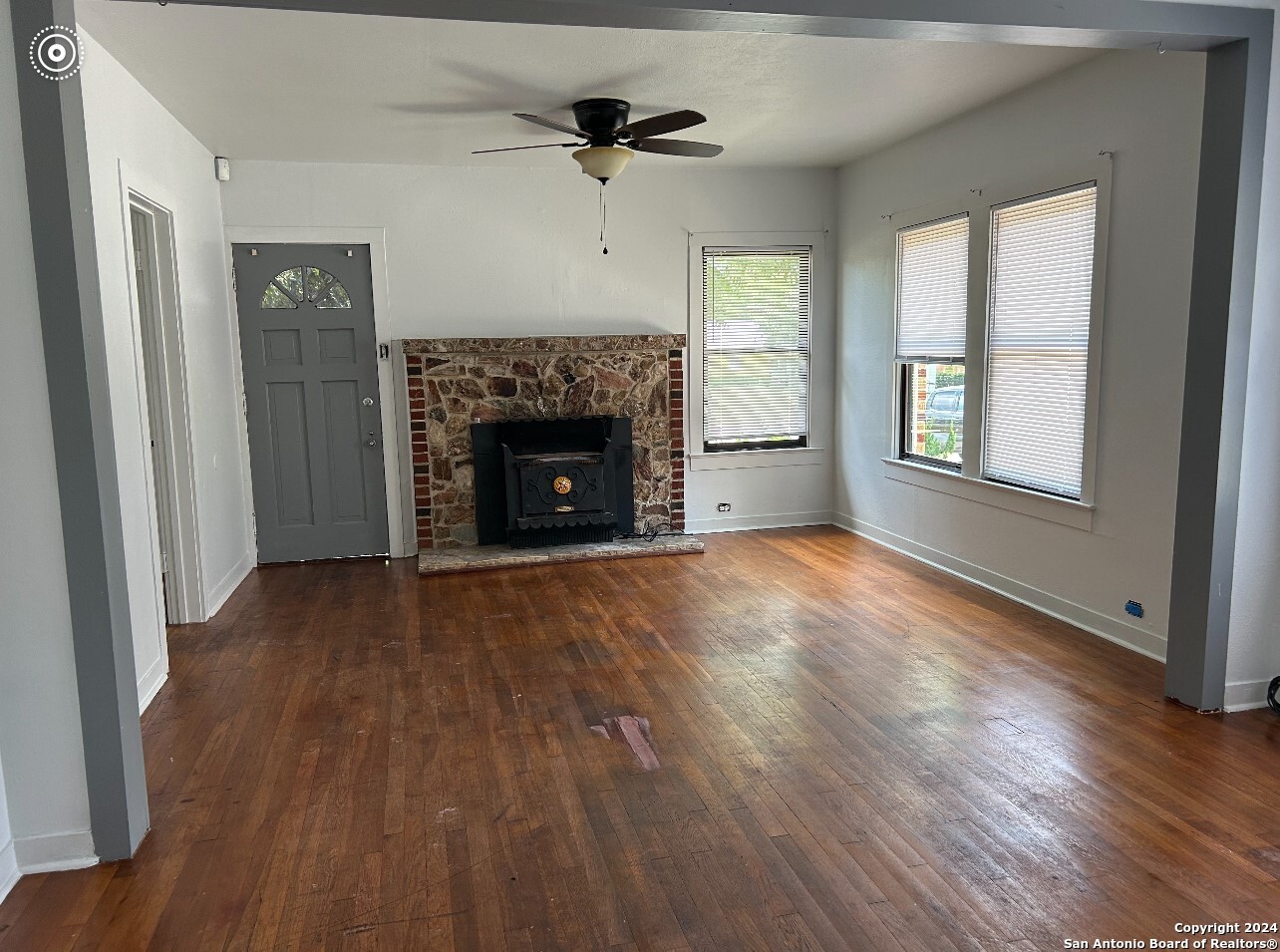 816 South Austin Street Seguin, TX 78155 - Photo 3 of 19