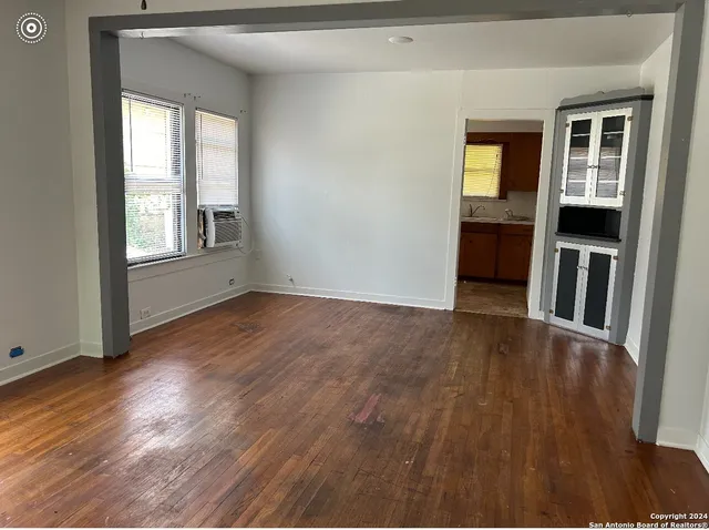 $1,495 | 816 South Austin Street, Seguin, TX 78155