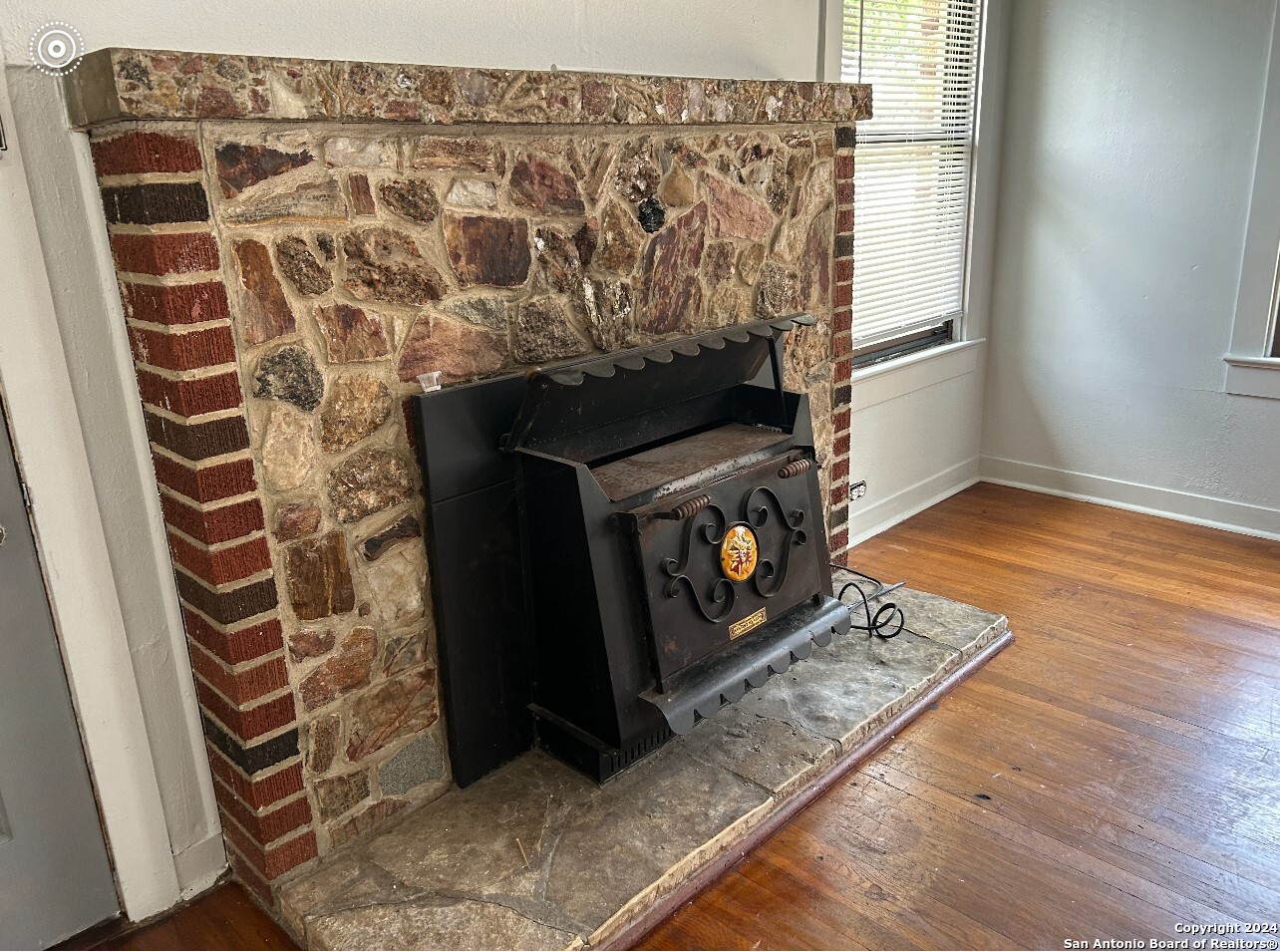 816 South Austin Street Seguin, TX 78155 - Photo 4 of 19